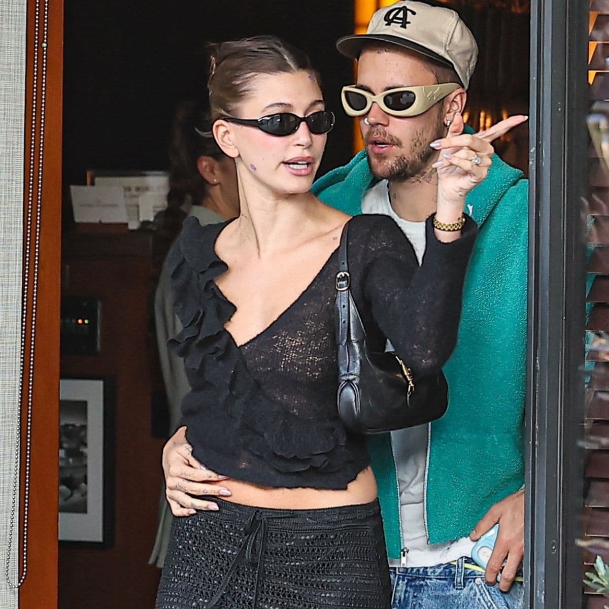  Spotted All Over Paris and L.A—The Nostalgic It Bag Chic Fashion People Can't Stop Wearing 