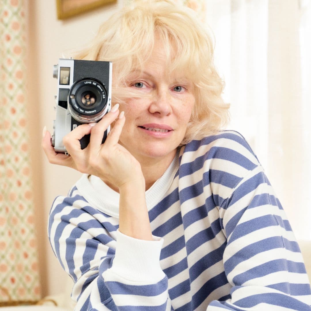 Pamela Anderson's Aerie Campaign Is Her Response to AI's "Unsettling" Hold On the Fashion Industry