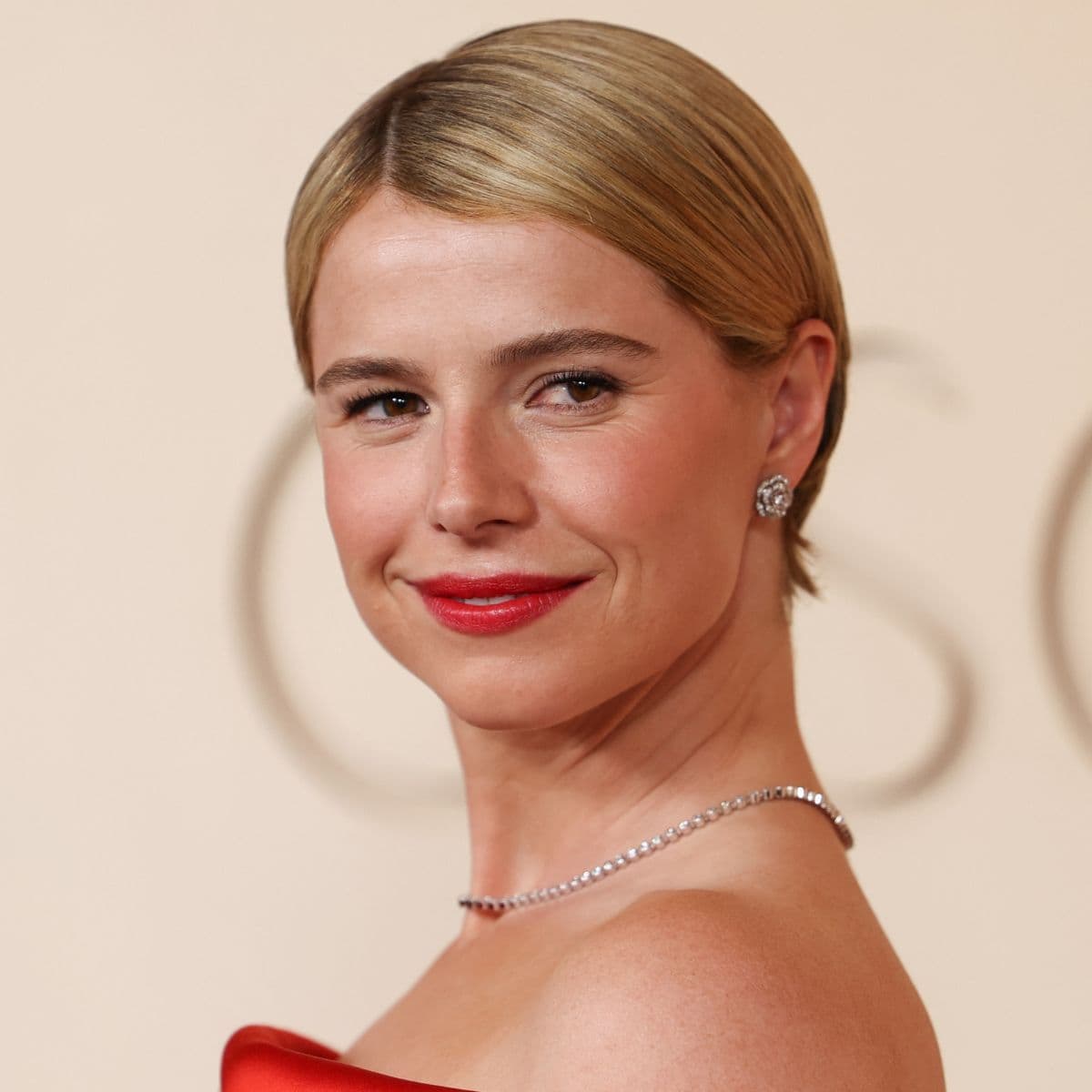 Confirmed: Jessie Buckley Wore Every Beauty Editor’s Favourite Perfume to the Oscars