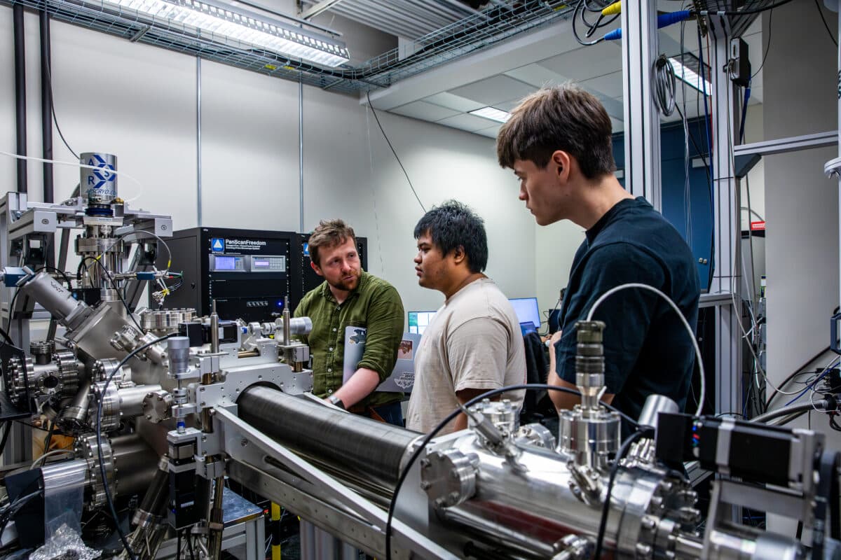 At quantum testbed lab, researchers across the UW probe ‘spooky’ mysteries of quantum phenomena